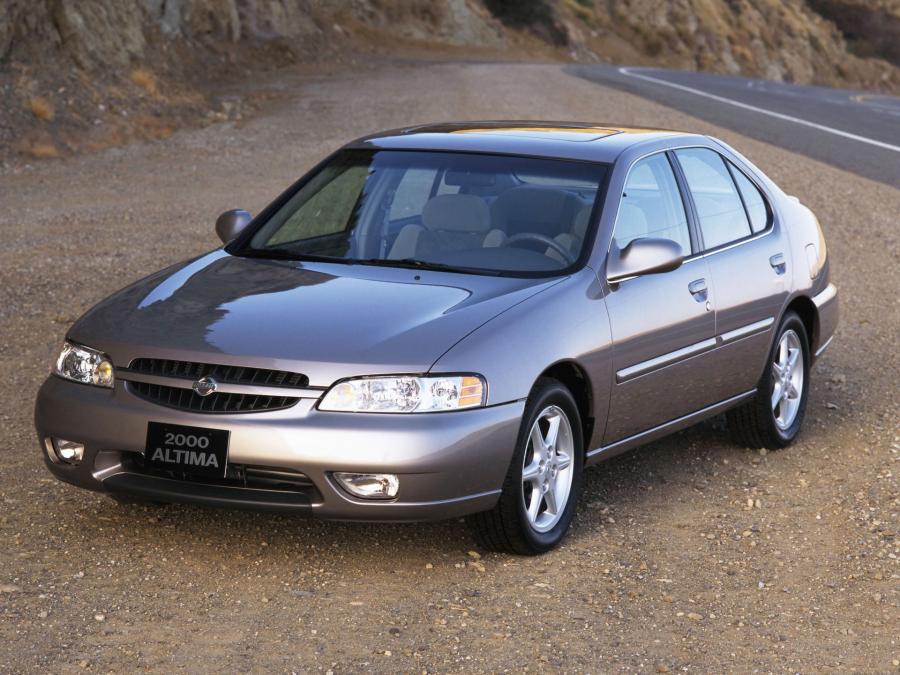  Nissan Altima 2000 года  (фото 1 из 5)